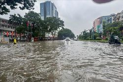 Hà Nội chuyển thế chủ động, sẵn sàng ứng phó mưa lớn, chống úng ngập