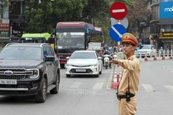 Hà Nội tổ chức giao thông phục vụ thi công hạ ngầm hệ thống chiếu sáng