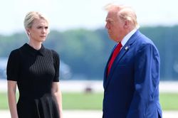Natalie Harp - 'Bóng hồng' kề cận Tổng thống Trump là ai?