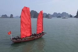 'Chiến dịch' kích cầu du lịch chào mừng thành phố Quảng Ninh