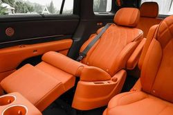 SUV dài hơn 5,3 mét, mạnh 571 mã lực, trang bị tối tân, giá gần 1,2 tỷ đồng