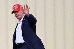 Đa số người Mỹ cho rằng ông Trump hưởng lợi không phù hợp từ tiền mã hóa