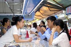 Gi&aacute; bạc h&ocirc;m nay 19/8: Bạc Ph&uacute; Qu&yacute;, DOJI, Ancarat giảm bao nhi&ecirc;u?