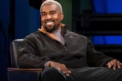 Kanye West vẫn sẽ biểu diễn tại Nga bất chấp làn sóng tẩy chay