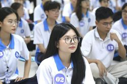 Điểm chuẩn cao ngất ngưởng, điều gì khiến ngành Sư phạm 'hot' trở lại?