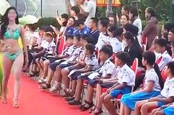 Th&iacute; sinh hoa hậu tr&igrave;nh diễn &aacute;o tắm trước học sinh, đơn vị tổ chức cuộc thi bị phạt 60 triệu đồng