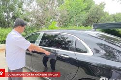 TP.HCM: 'Xế hộp' đắt tiền nghi bị ph&aacute; hoại