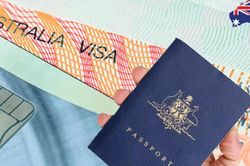 Australia tạm dừng tiếp nhận thị thực lao động kết hợp kỳ nghỉ từ 24 quốc gia