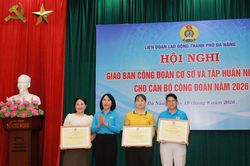 Tập huấn nghiệp vụ và khen thưởng cán bộ công đoàn cơ sở các khu công nghiệp