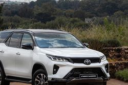 Đánh giá Toyota Fortuner 2026: Chi tiết giá lăn bánh, thông số kỹ thuật và nâng cấp mới