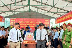 Duy Nghĩa an t&aacute;ng trọng thể 3 h&agrave;i cốt liệt sĩ chưa r&otilde; danh t&iacute;nh