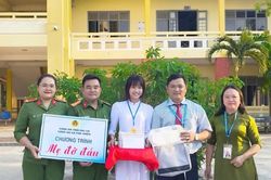 Nối dài những vòng tay đỡ đầu học sinh vùng khó