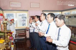 Phường Nam Nha Trang tổ chức dâng hương tại Khu tưởng niệm Chủ tịch Hồ Chí Minh