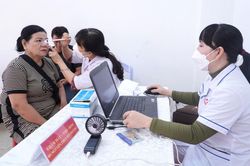 Xã Vạn Ninh tổ chức khám sức khỏe định kỳ, sàng lọc miễn phí cho người dân