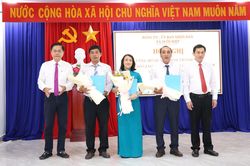 X&atilde; Suối Hiệp c&ocirc;ng bố quyết định th&agrave;nh lập trường học v&agrave; c&ocirc;ng t&aacute;c c&aacute;n bộ