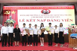 4 sinh viên Trường Cao đẳng Du lịch Nha Trang được kết nạp Đảng