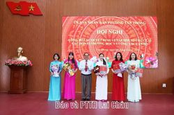 Công bố các quyết định về sắp xếp, tổ chức lại các đơn vị trường học và công tác cán bộ