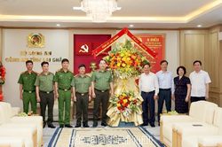 B&iacute; thư Tỉnh ủy L&ecirc; Minh Ng&acirc;n: C&ocirc;ng an tỉnh tiếp tục l&agrave; lực lượng n&ograve;ng cốt, giữ vững b&igrave;nh y&ecirc;n cho nh&acirc;n d&acirc;n