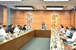 Đại biểu Quốc hội tỉnh tham gia thảo luận ở tổ về nhiều nội dung quan trọng