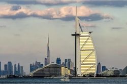 UAE đình chỉ toàn bộ giao dịch thương mại và tài chính với Iran