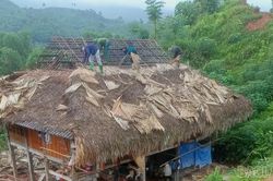 Khánh Hòa hỗ trợ người dân tháo dỡ nhà khỏi khu vực nguy cơ sạt lở