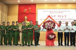 Cam Đường gặp mặt kỷ niệm 81 năm Ng&agrave;y truyền thống C&ocirc;ng an nh&acirc;n d&acirc;n
