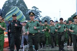 Hơn 500 cán bộ, chiến sĩ Công an Lâm Đồng chạy bộ chào mừng ngày truyền thống