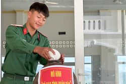 Hũ gạo thắm tình quân - dân