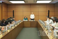Đại biểu Quốc hội tỉnh Phú Thọ thảo luận ở tổ về một số nội dung quan trọng