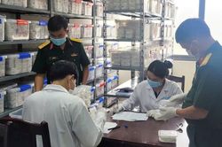 Ho&agrave;n th&agrave;nh b&agrave;n giao gần 4.000 mẫu h&agrave;i cốt liệt sĩ phục vụ gi&aacute;m định ADN