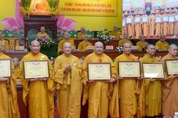 Văn ph&ograve;ng II Trung ương tổ chức Lễ c&agrave;i hoa hồng Vu lan v&agrave; bế giảng kh&oacute;a An cư kiết hạ Phật lịch 2570
