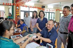 Từ 'bồi thường' đến 'tái thiết cuộc sống'