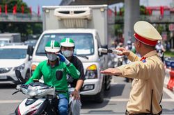 Tổng kiểm soát xe chở khách, xử lý nghiêm vi phạm giao thông dịp lễ Quốc khánh 2/9