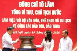 Bộ Văn hóa, Thể thao và Du lịch trao tặng quà tới Tổng Bí thư, Chủ tịch nước Tô Lâm