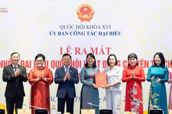 Ph&oacute; Chủ tịch Quốc hội Nguyễn Thị Thanh dự Lễ ra mắt Nh&oacute;m ĐBQH hoạt động chuy&ecirc;n tr&aacute;ch ở địa phương