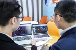 D&ograve;ng tiền hụt hơi, khối ngoại tiếp tục b&aacute;n r&ograve;ng