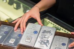 Gi&aacute; bạc ng&agrave;y 19/8: Bạc thế giới v&agrave; trong nước c&ugrave;ng đi xuống