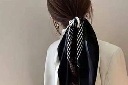 4 cách phối khăn lụa để đồ cơ bản trông sang trọng hơn