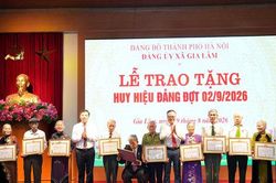 Gia Lâm: 168 đảng viên được trao tặng Huy hiệu Đảng đợt 2-9