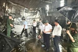 Lãnh đạo thành phố Hà Nội trực tiếp chỉ đạo khắc phục vụ cháy xưởng gỗ ở Chương Mỹ