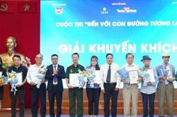 Trao giải Cuộc thi 'Đến với Con đường tương lai'
