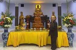 Đừng đốt vàng mã tháng Vu Lan nữa, những điều 0 đồng này còn giá trị hơn nhiều
