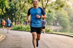 Chạy bộ 30 phút mỗi ngày có giúp giảm mỡ máu ở nam giới sau tuổi 50?