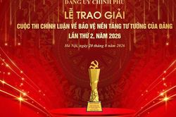 Tối 20/8, Đảng ủy Ch&iacute;nh phủ trao Giải Cuộc thi ch&iacute;nh luận về bảo vệ nền tảng tư tưởng của Đảng.