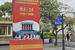Hà Nội rực rỡ cờ hoa chào mừng Cách mạng Tháng Tám và Quốc khánh 2/9