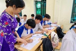 Hà Nội đột ngột dừng xét thăng hạng giáo viên ngay trước thềm năm học mới