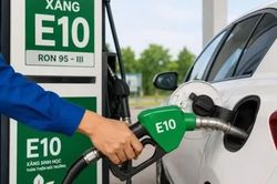 Giá xăng dầu trong nước tăng trở lại