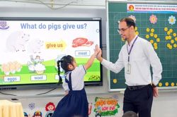 Dự kiến đưa tiếng Anh vào trường học từ lớp 1 thay vì lớp 3 như hiện nay
