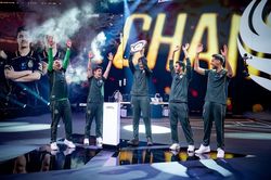 Team Falcons bứt lên trước tuần cuối Esports World Cup