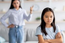 Những hành động của cha mẹ vô tình làm tổn thương con trẻ